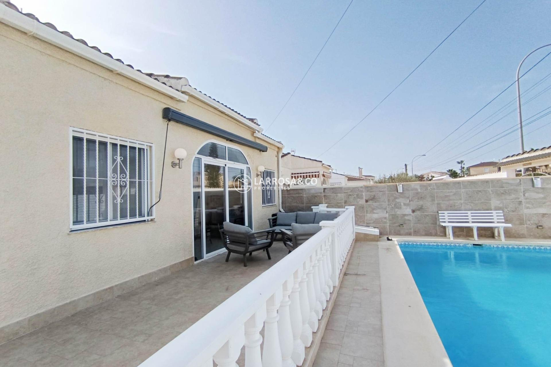 Resale - Detached House/Villa - Torrevieja - La Siesta - El Salado - Torreta