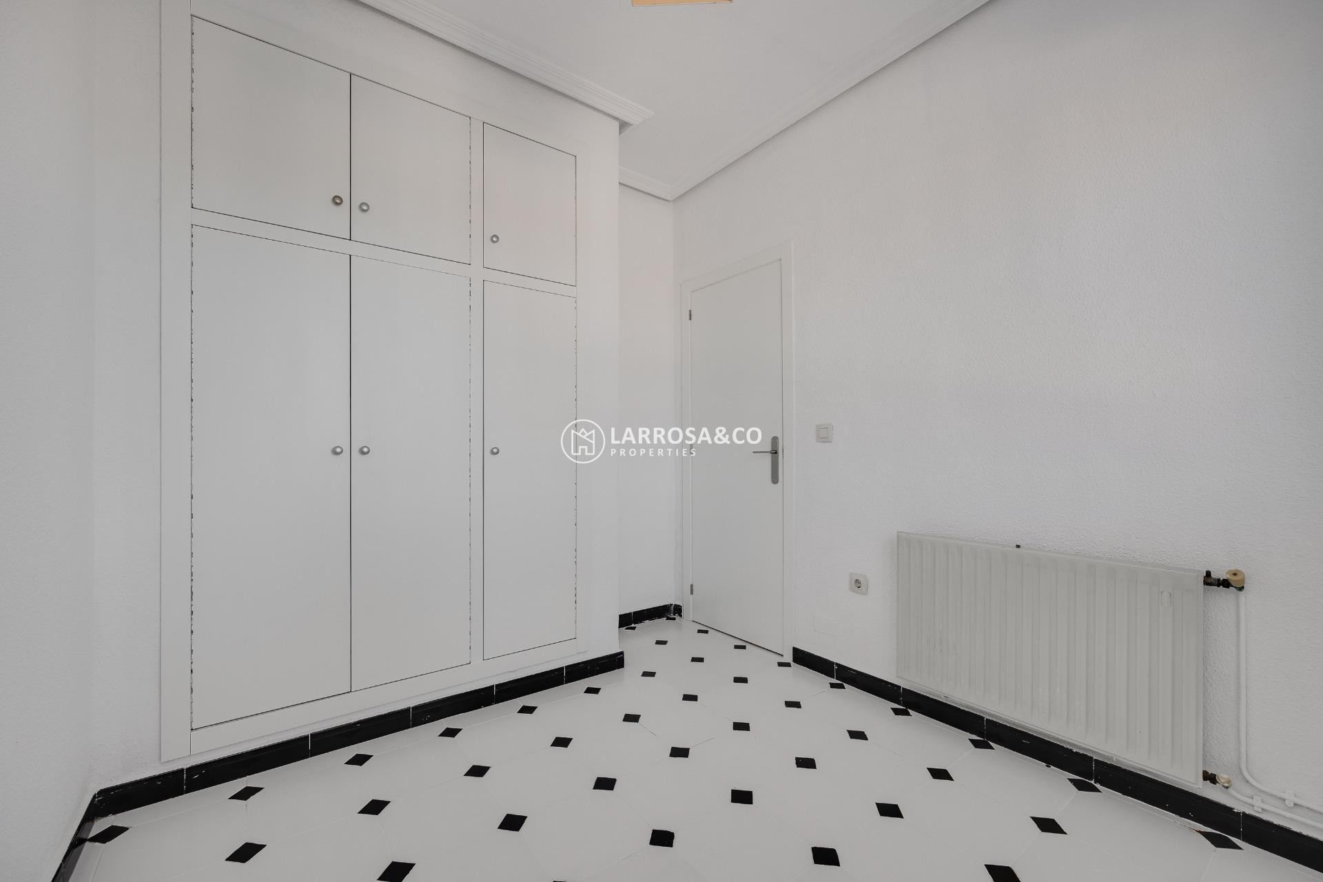 Resale - Detached House/Villa - Torrevieja - La Siesta - El Salado - Torreta