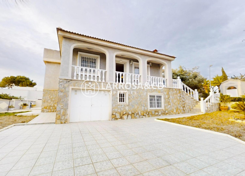 Resale - Detached House/Villa - Torrevieja - Lago jardin