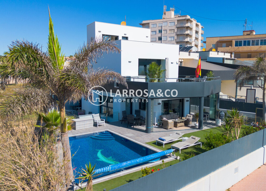 Resale - Detached House/Villa - Torrevieja - Rosaleda