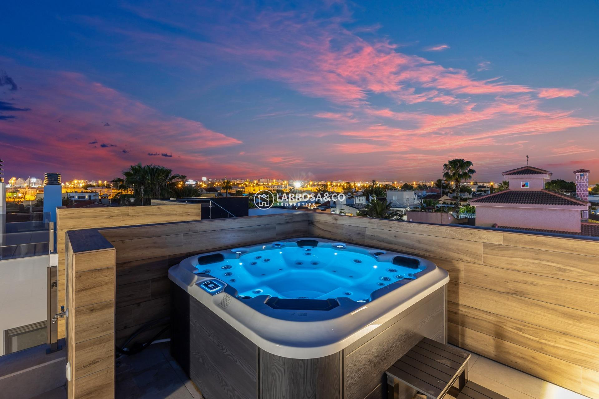 Resale - Detached House/Villa - Torrevieja - Torreta florida