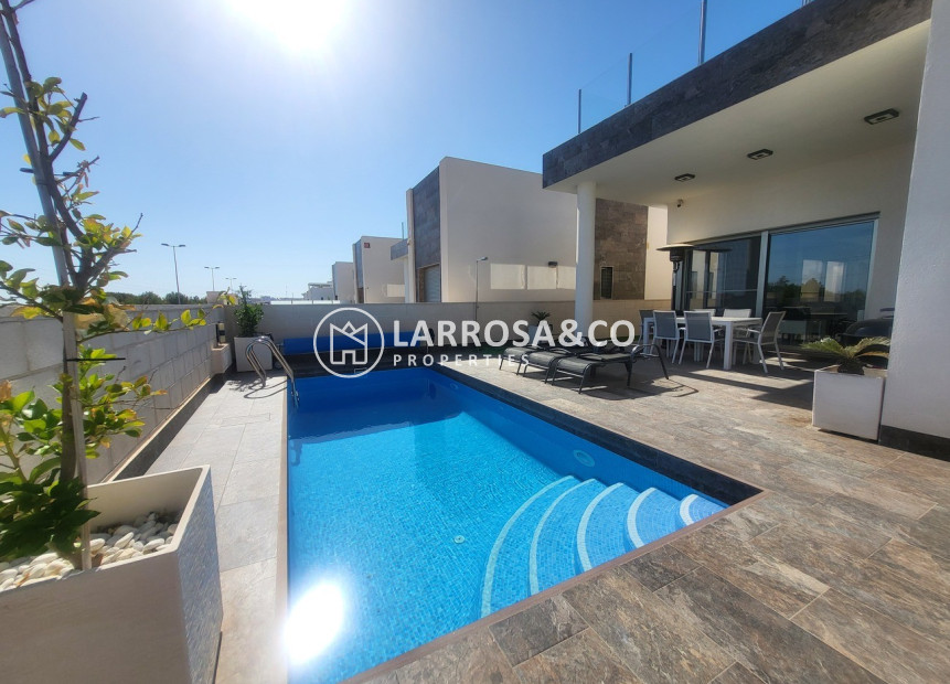 Resale - Detached House/Villa - Villamartín - Costa Blanca