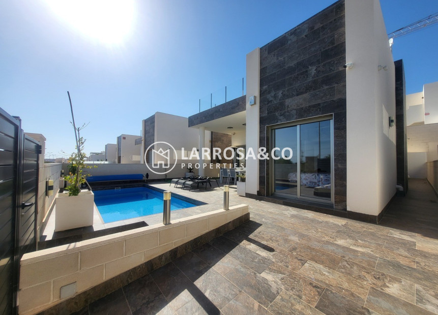 Resale - Detached House/Villa - Villamartín - Costa Blanca