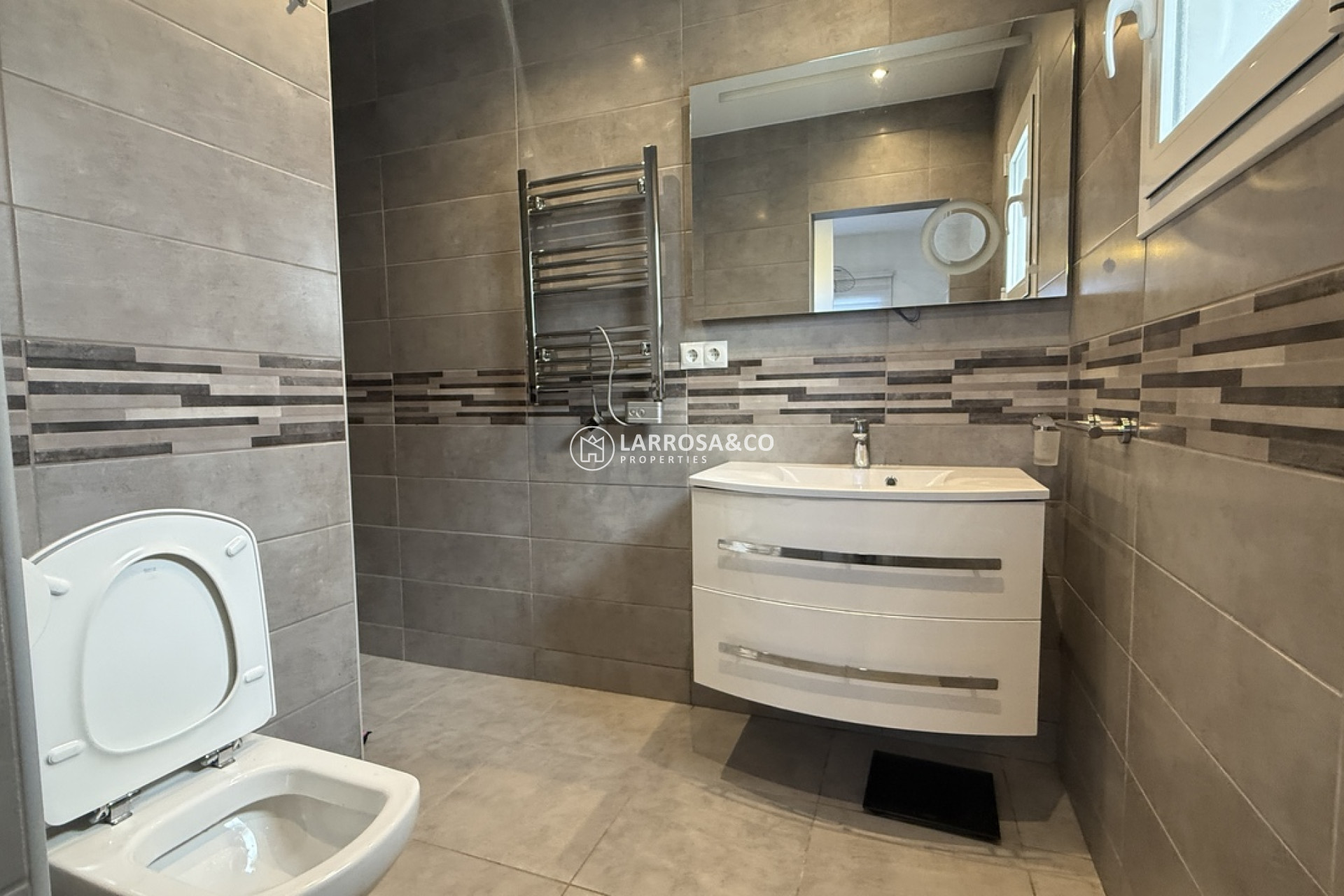 Resale - Detached House/Villa - Villamartín - Costa Blanca