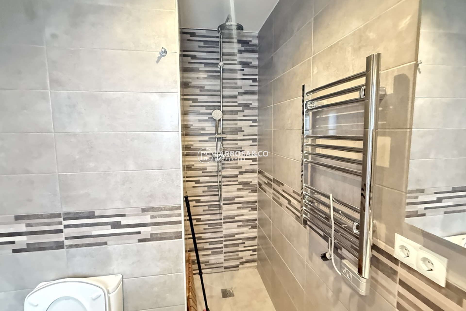 Resale - Detached House/Villa - Villamartín - Costa Blanca