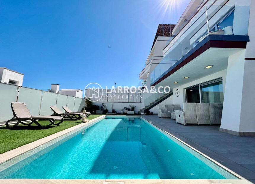 Resale - Detached House/Villa - Villamartín - Costa Blanca