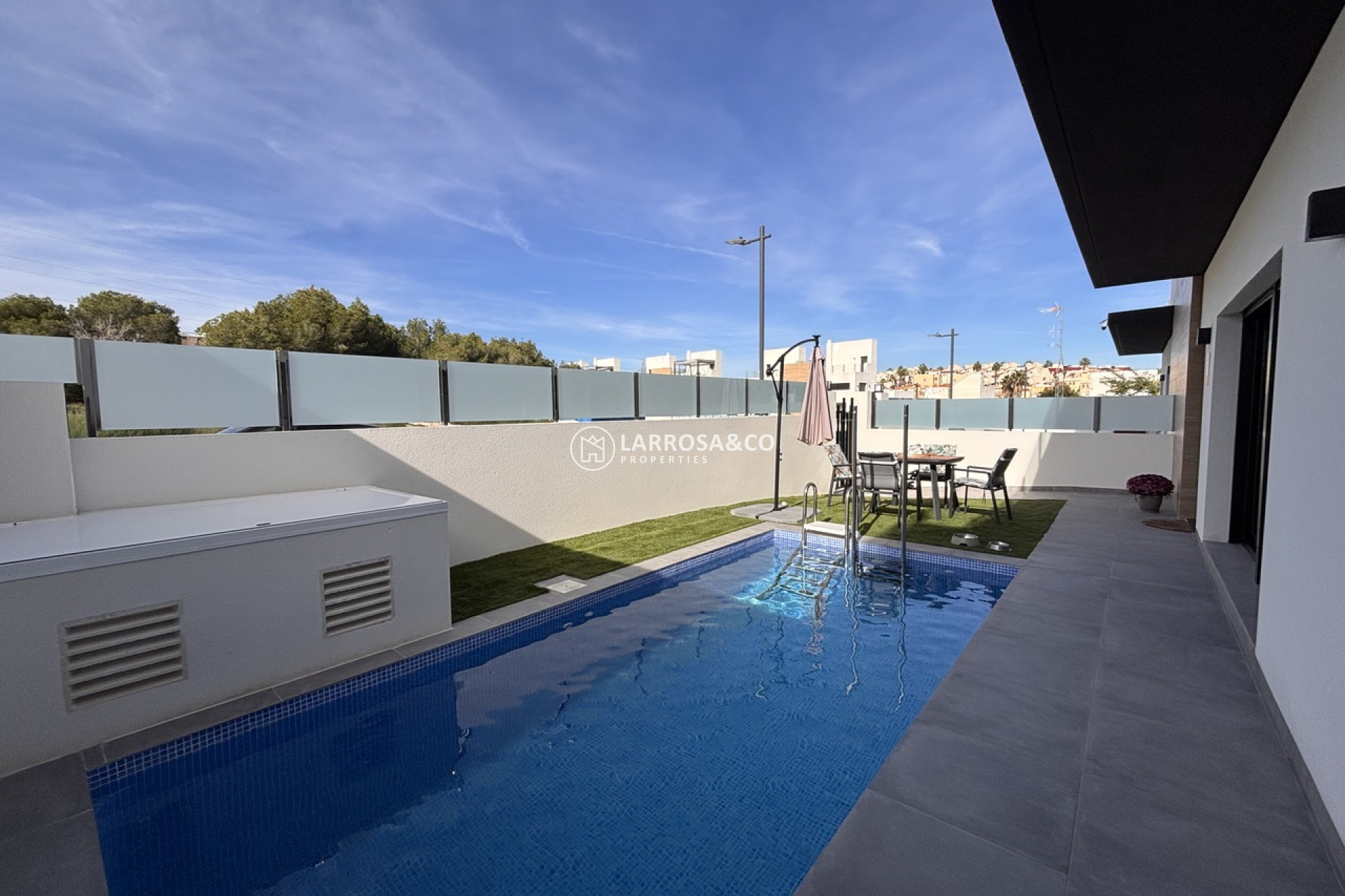 Resale - Detached House/Villa - Villamartín - Costa Blanca