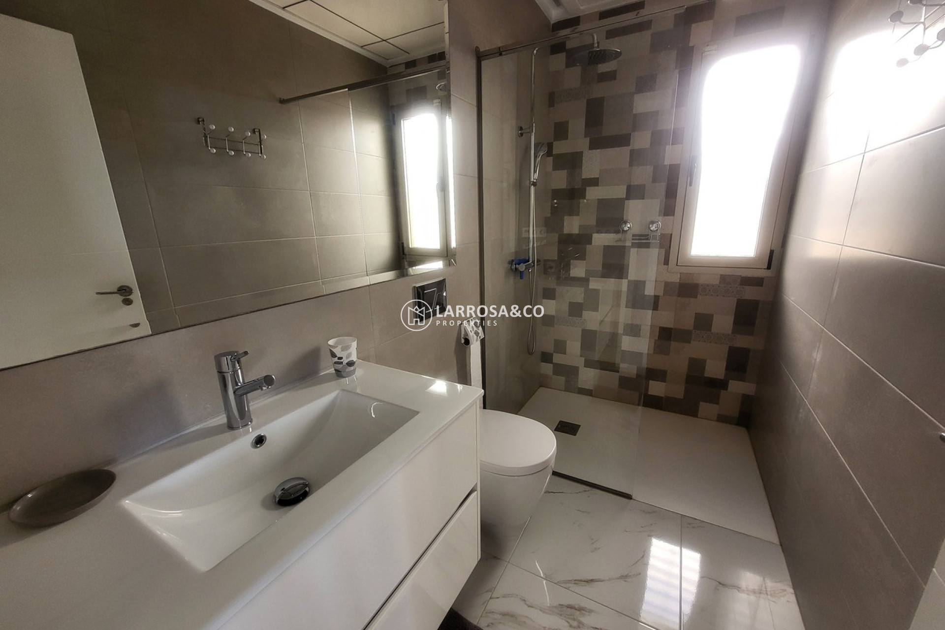 Resale - Detached House/Villa - Villamartín - Costa Blanca