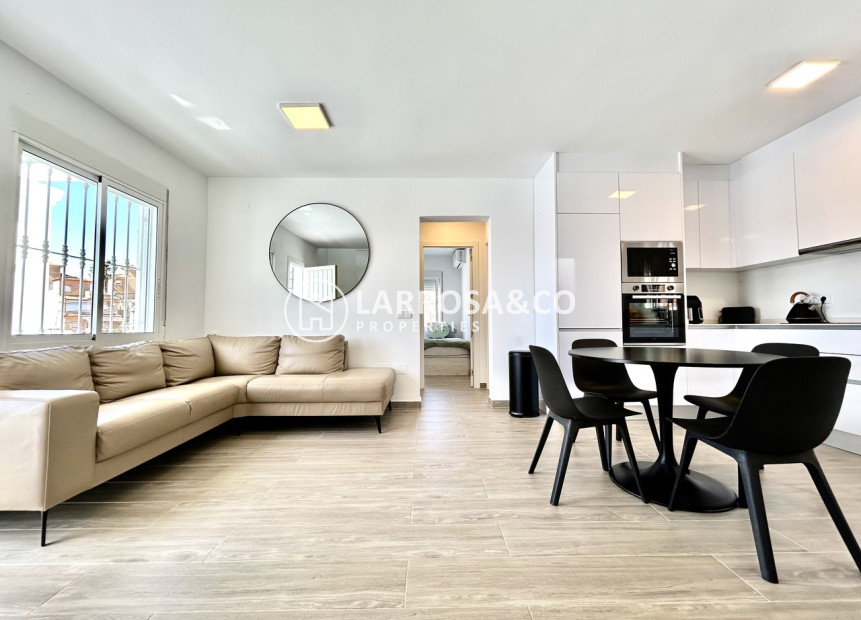 Resale - Detached House/Villa - Villamartín - Costa Blanca