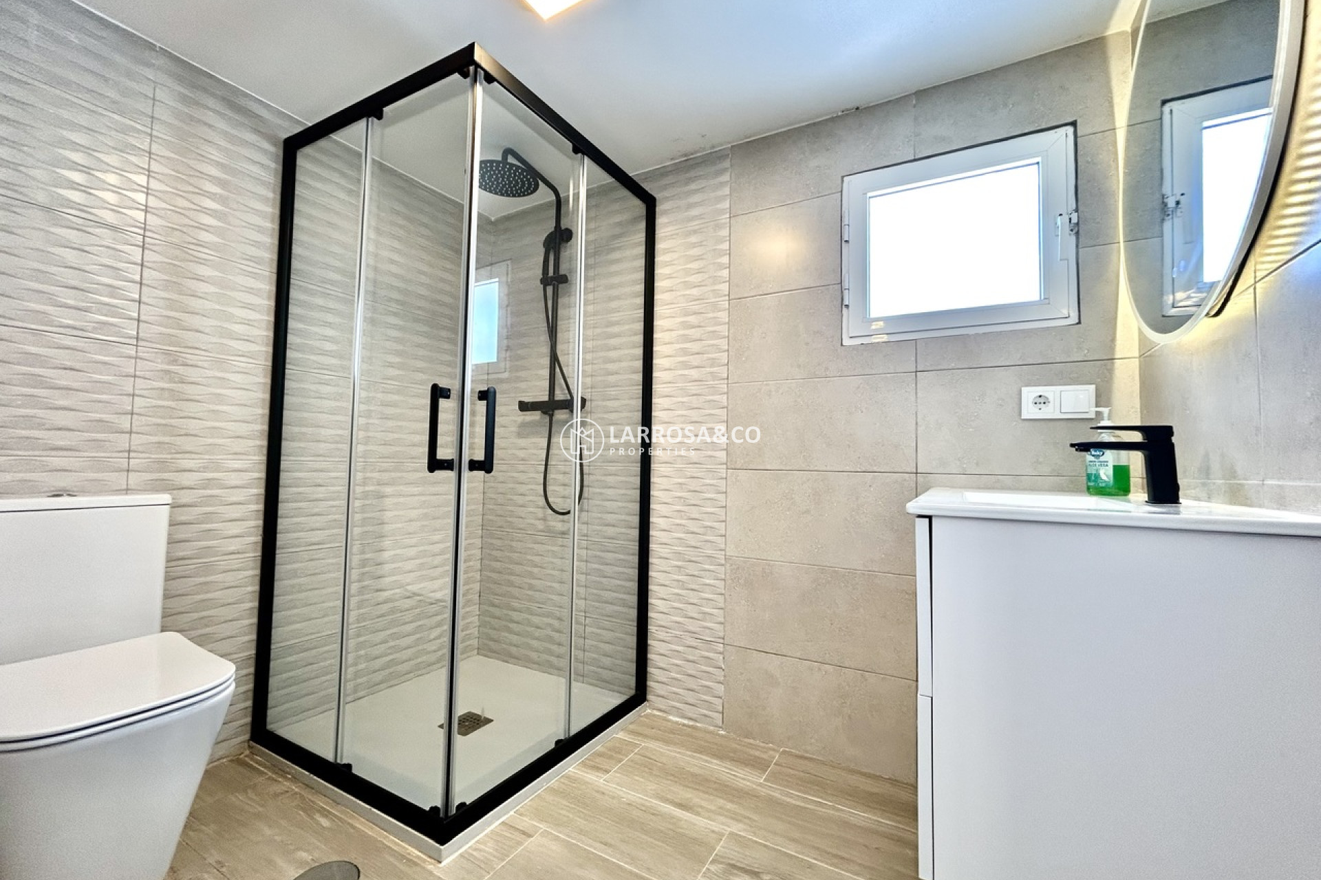 Resale - Detached House/Villa - Villamartín - Costa Blanca