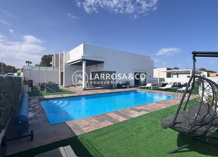 Resale - Detached House/Villa - Villamartin - Costa Blanca