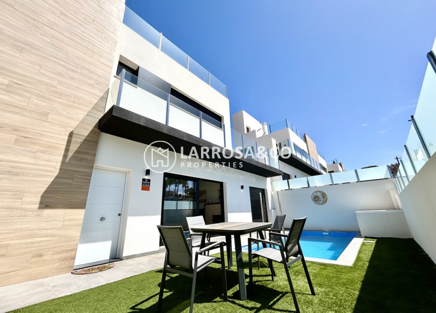Resale - Detached House/Villa - Villamartin - Costa Blanca