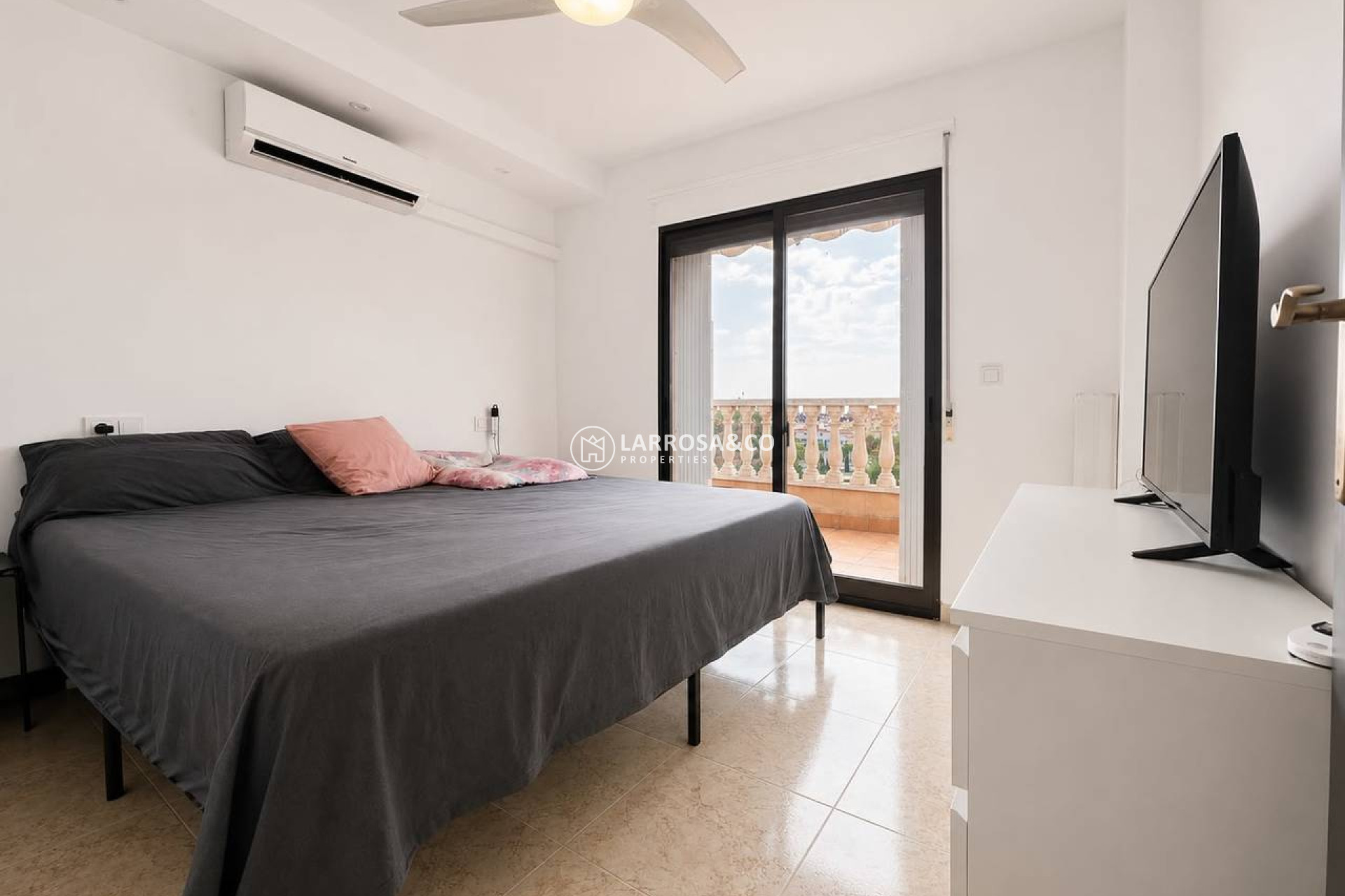 Resale - Detached House/Villa - Villamartin - Costa Blanca