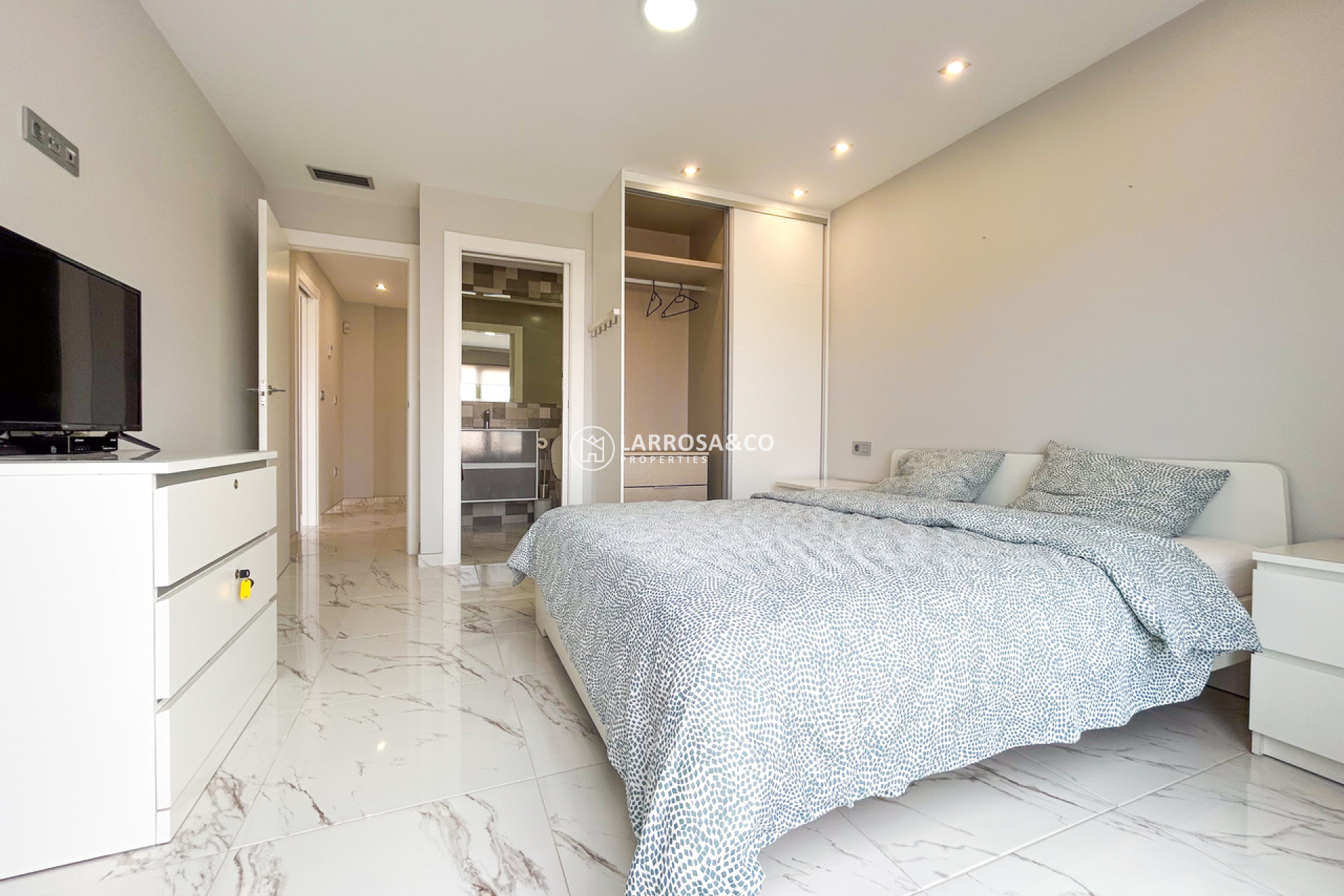 Resale - Detached House/Villa - Villamartin - Costa Blanca