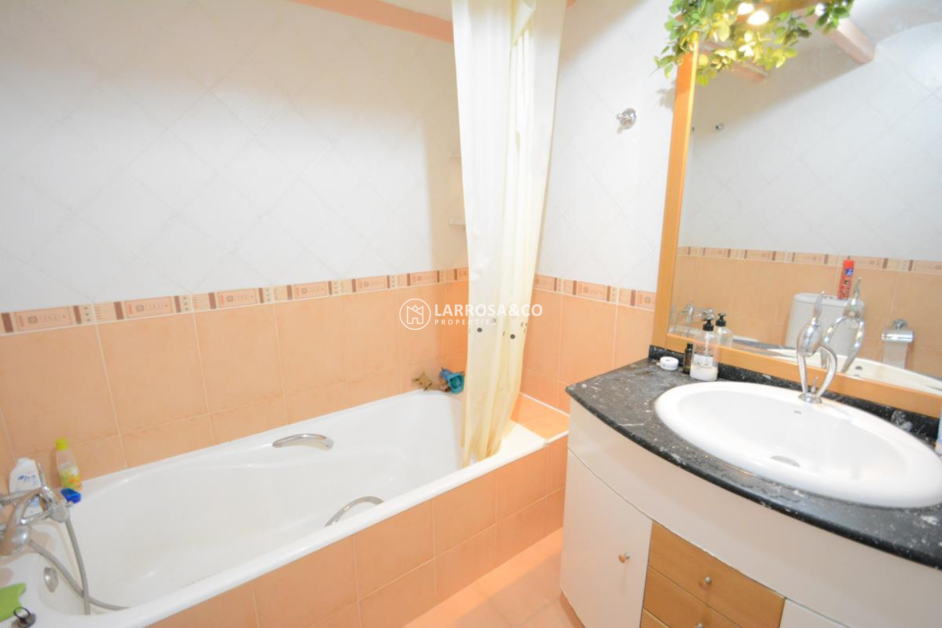 resale-duplex-guardamar-beach-bathroom-2-bath-rv2107