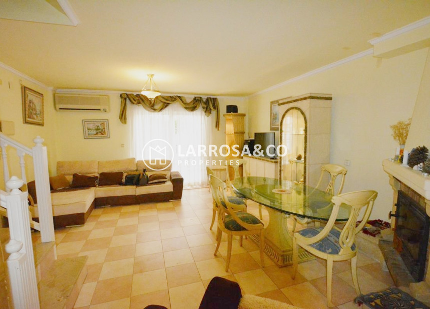 resale-duplex-guardamar-beach-living-dining-room-rv2107