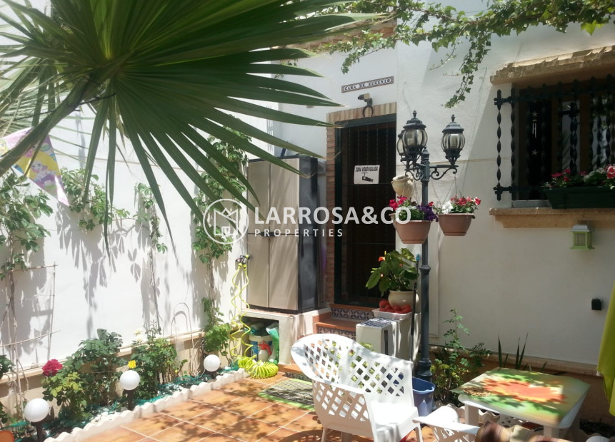 Resale - Duplex / Two-storey apartment - Orihuela costa - Villamartin 