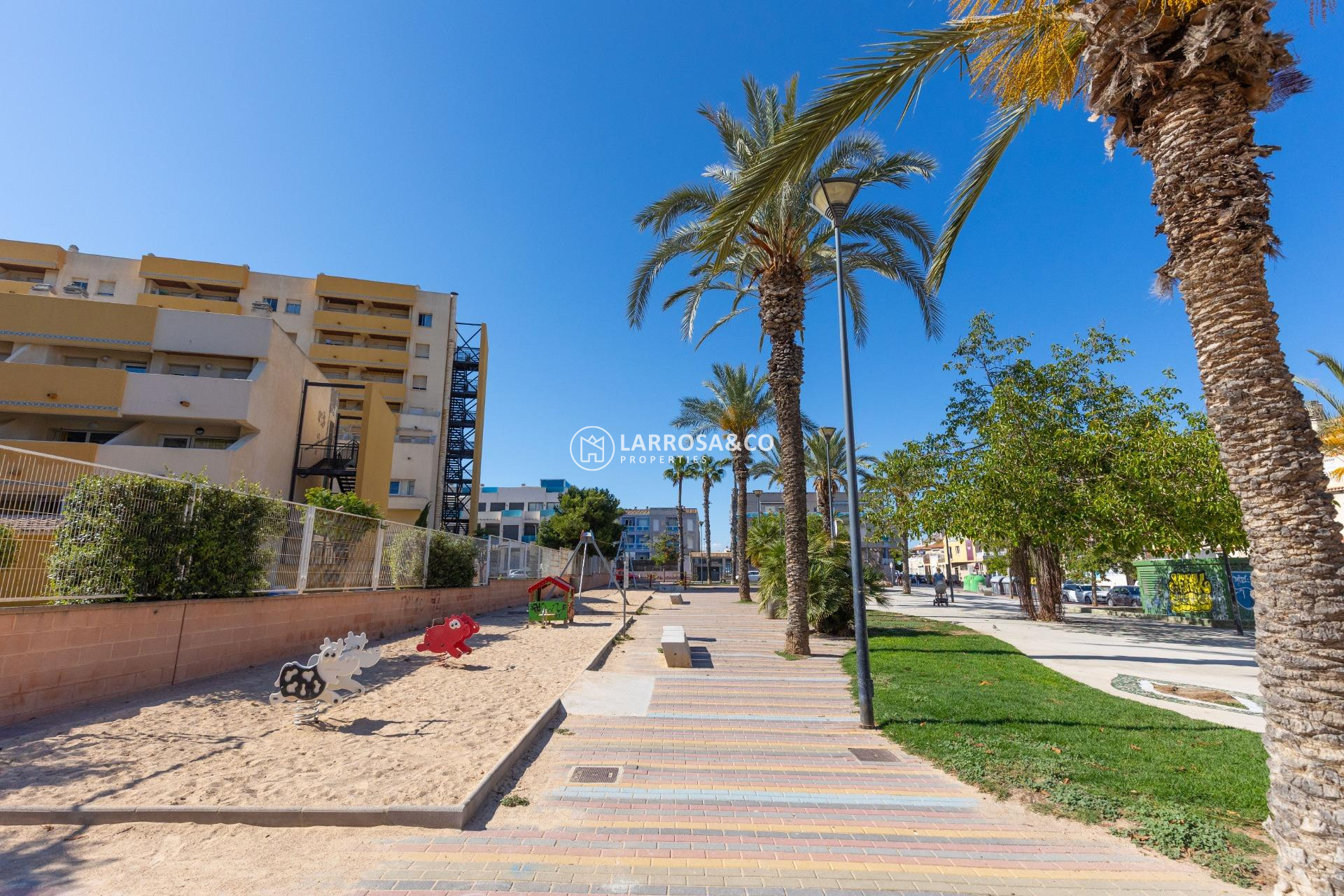 Resale - Ground floor apartment - Torrevieja - Estacion de autobuses