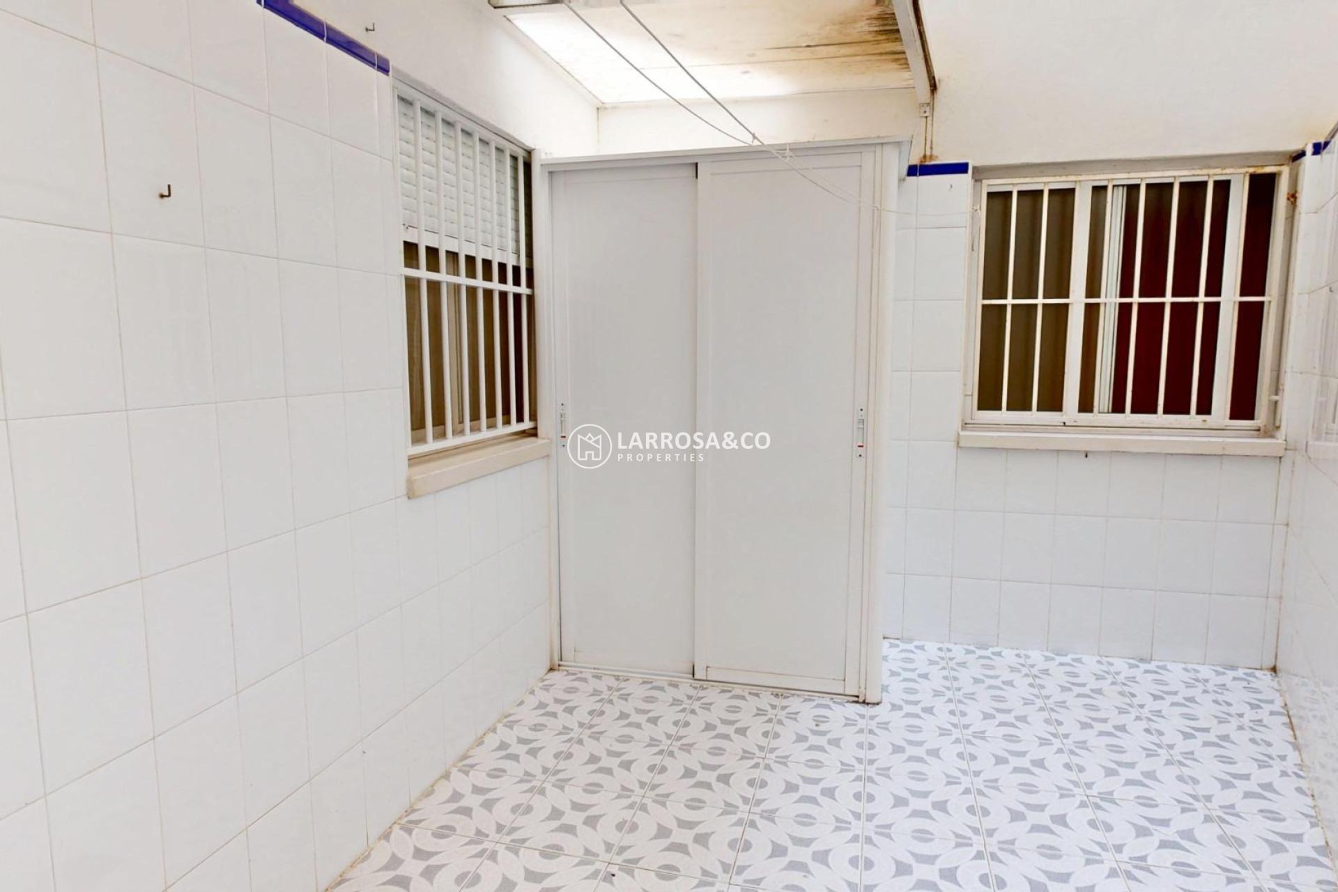 Resale - Ground floor apartment - Torrevieja - Estacion de autobuses