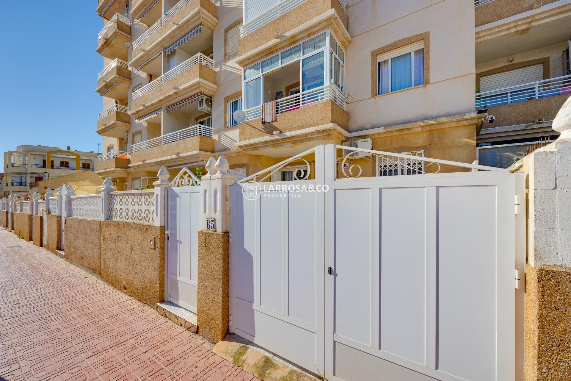 Resale - Ground floor apartment - Torrevieja - Los Locos Beach