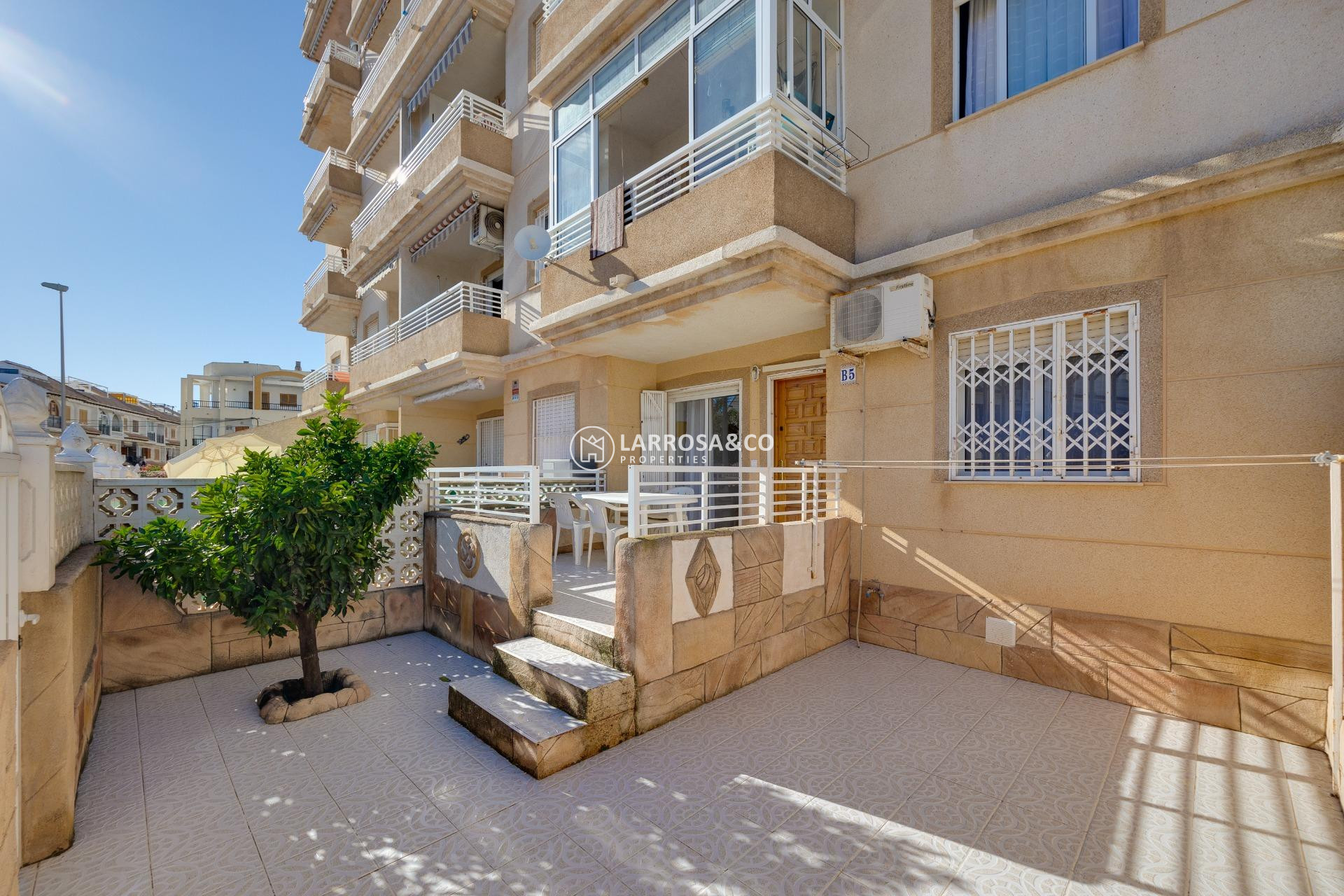 Resale - Ground floor apartment - Torrevieja - Los Locos Beach