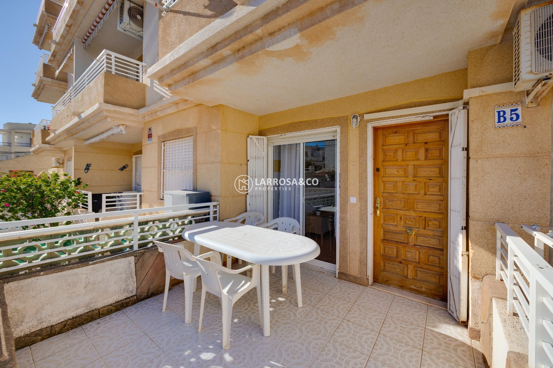 Resale - Ground floor apartment - Torrevieja - Los Locos Beach