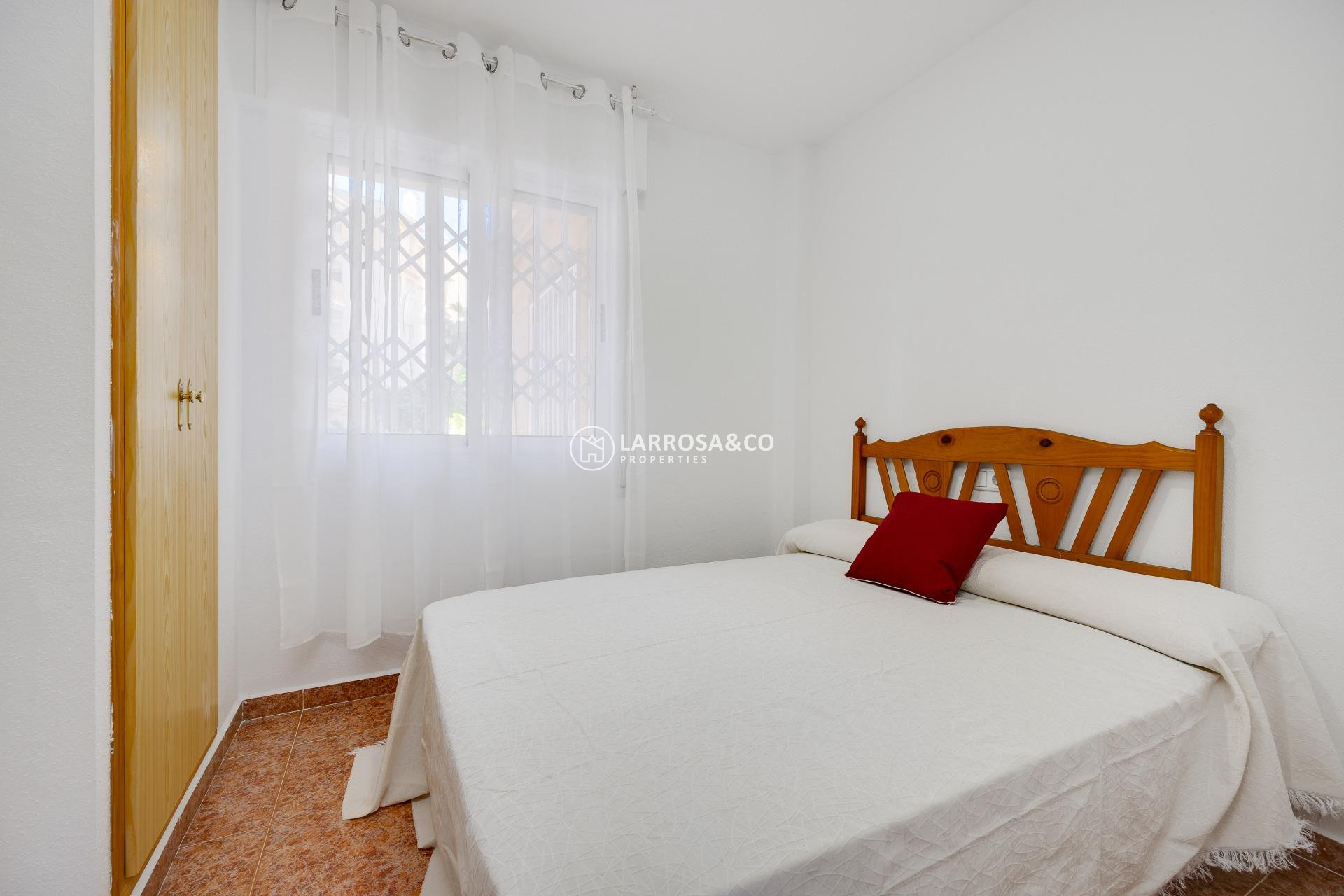 Resale - Ground floor apartment - Torrevieja - Los Locos Beach