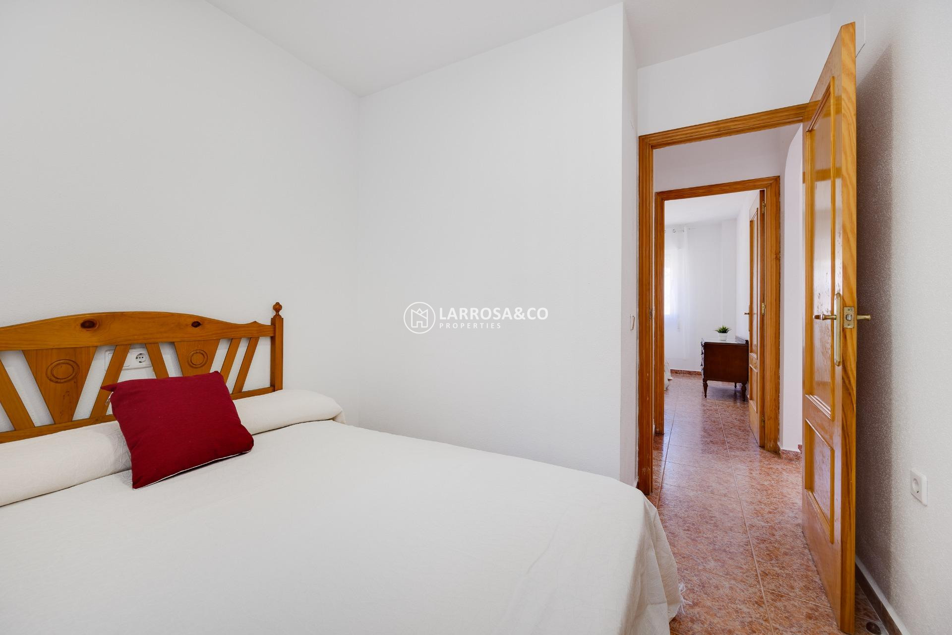 Resale - Ground floor apartment - Torrevieja - Los Locos Beach