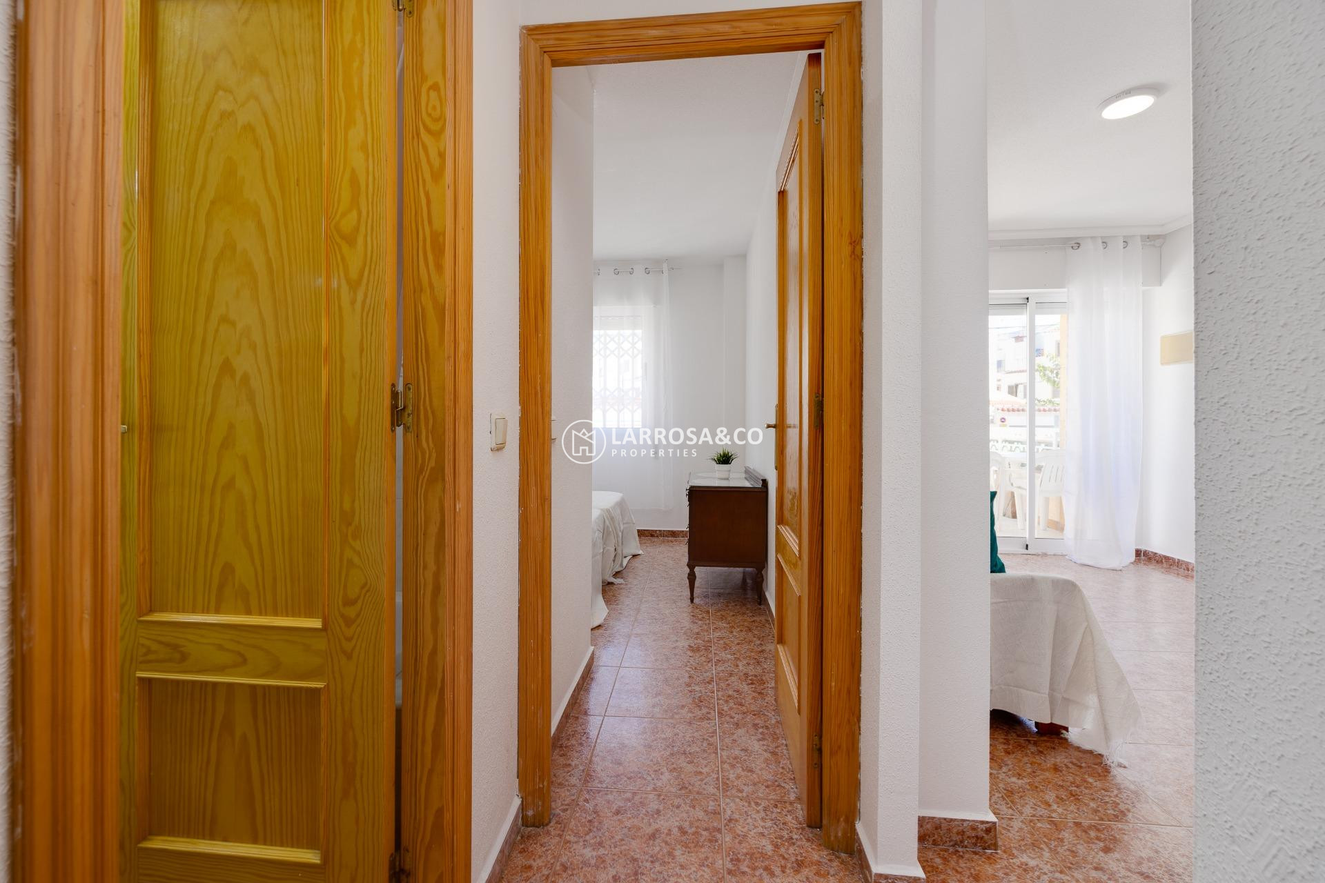 Resale - Ground floor apartment - Torrevieja - Los Locos Beach