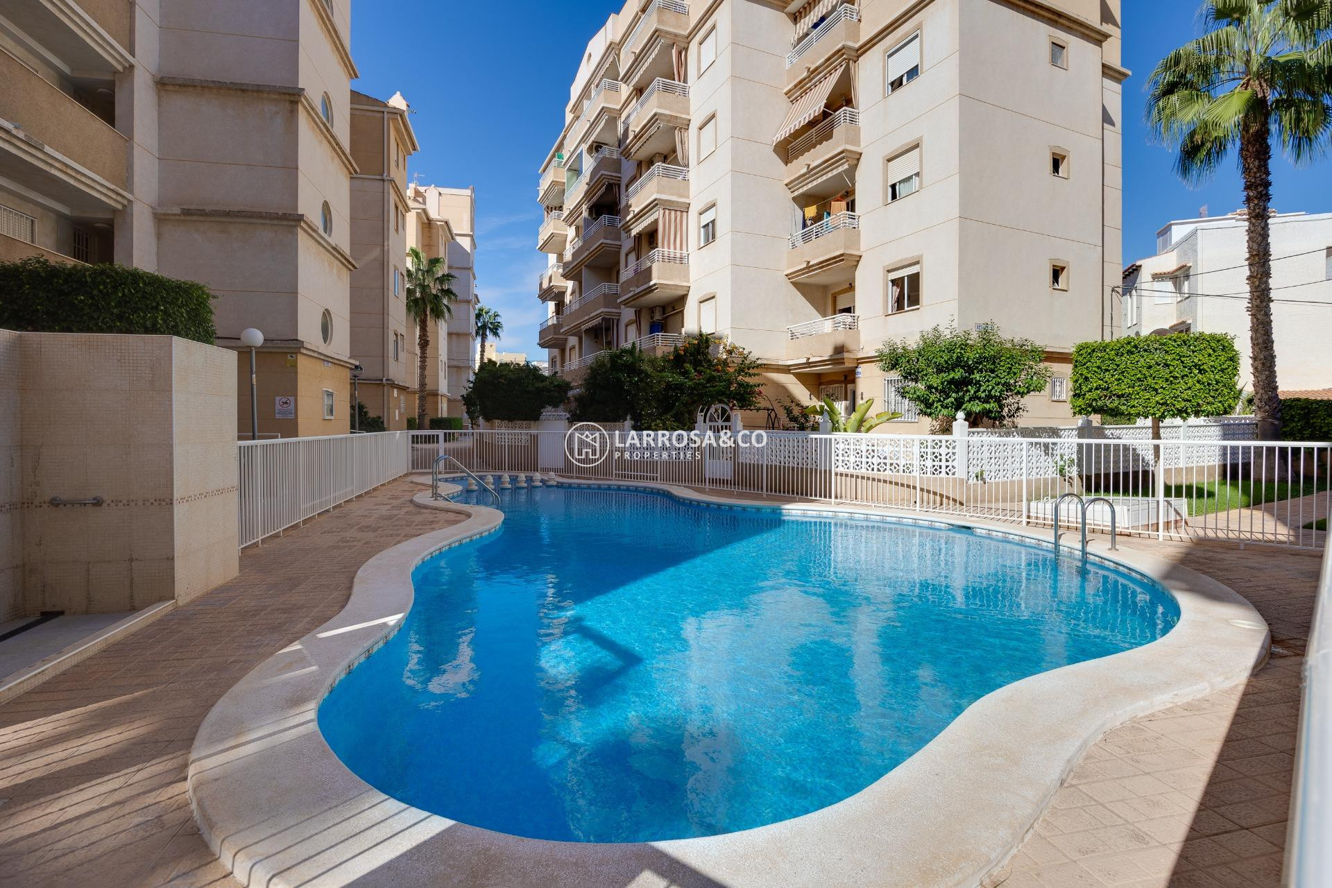 Resale - Ground floor apartment - Torrevieja - Los Locos Beach