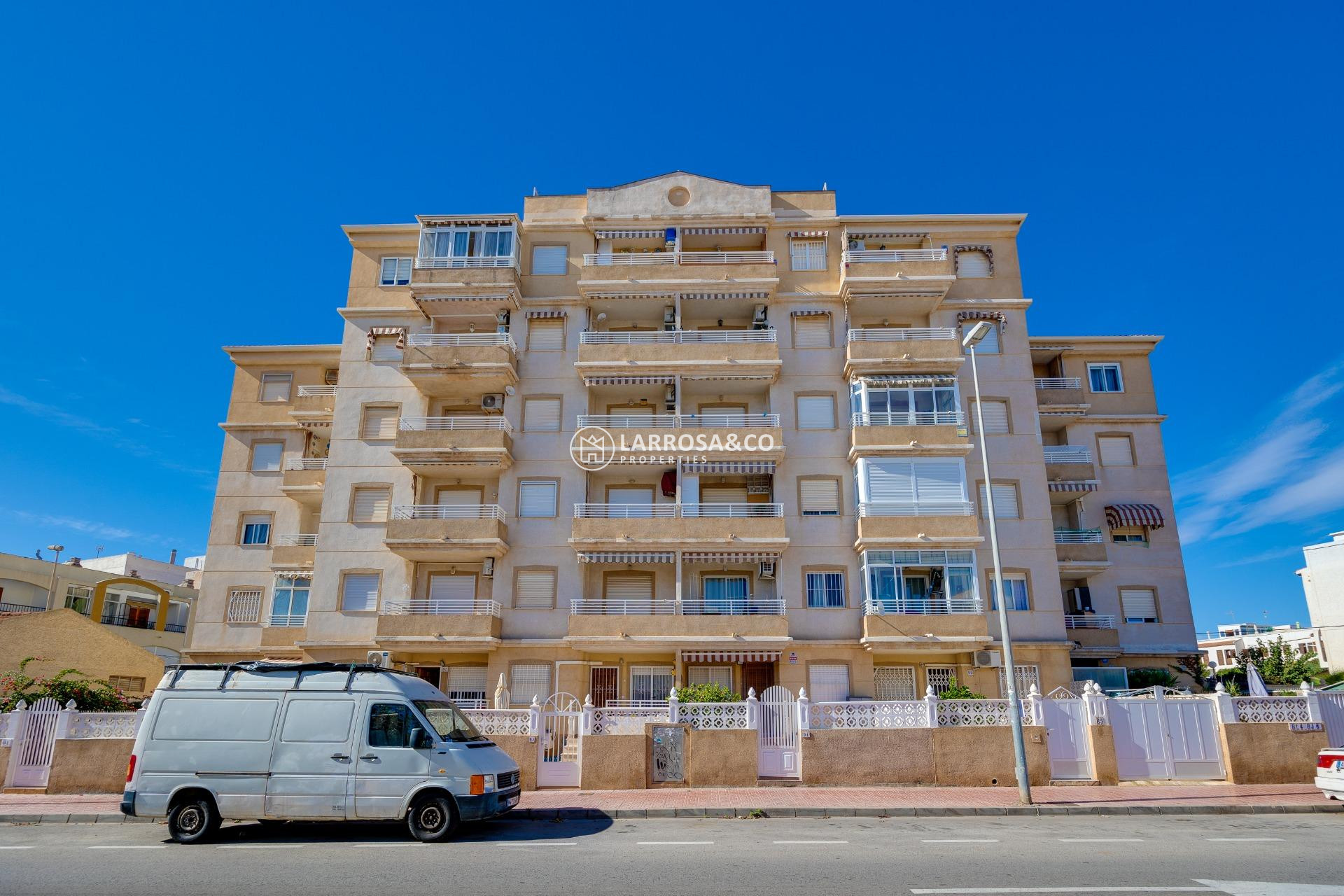 Resale - Ground floor apartment - Torrevieja - Los Locos Beach