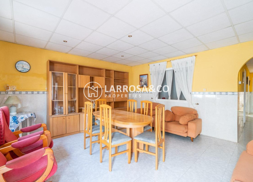 Resale - Ground floor apartment - Torrevieja - Playa de los Naufragos