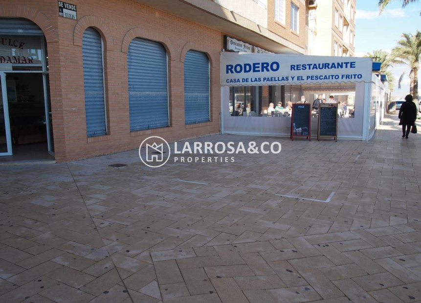 resale-guardamar-commercial-space-beach-facade-rv2098