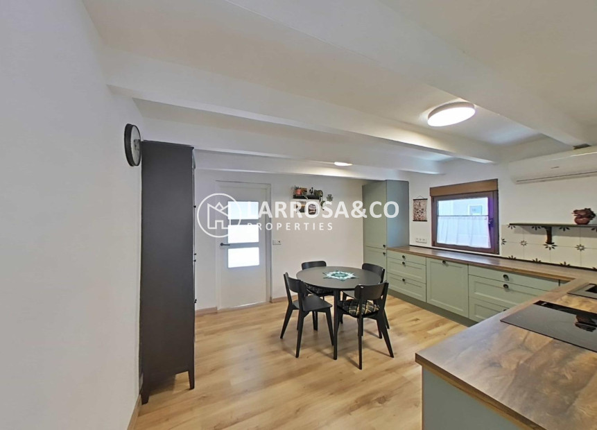Resale - Semi-detached house - Formentera del Segura - Centro