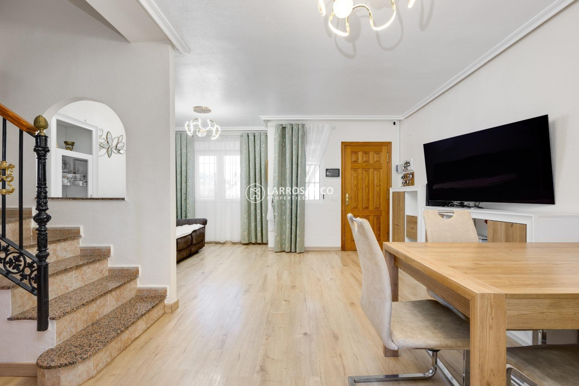 Resale - Semi-detached house - Torrevieja - Aguas Nuevas