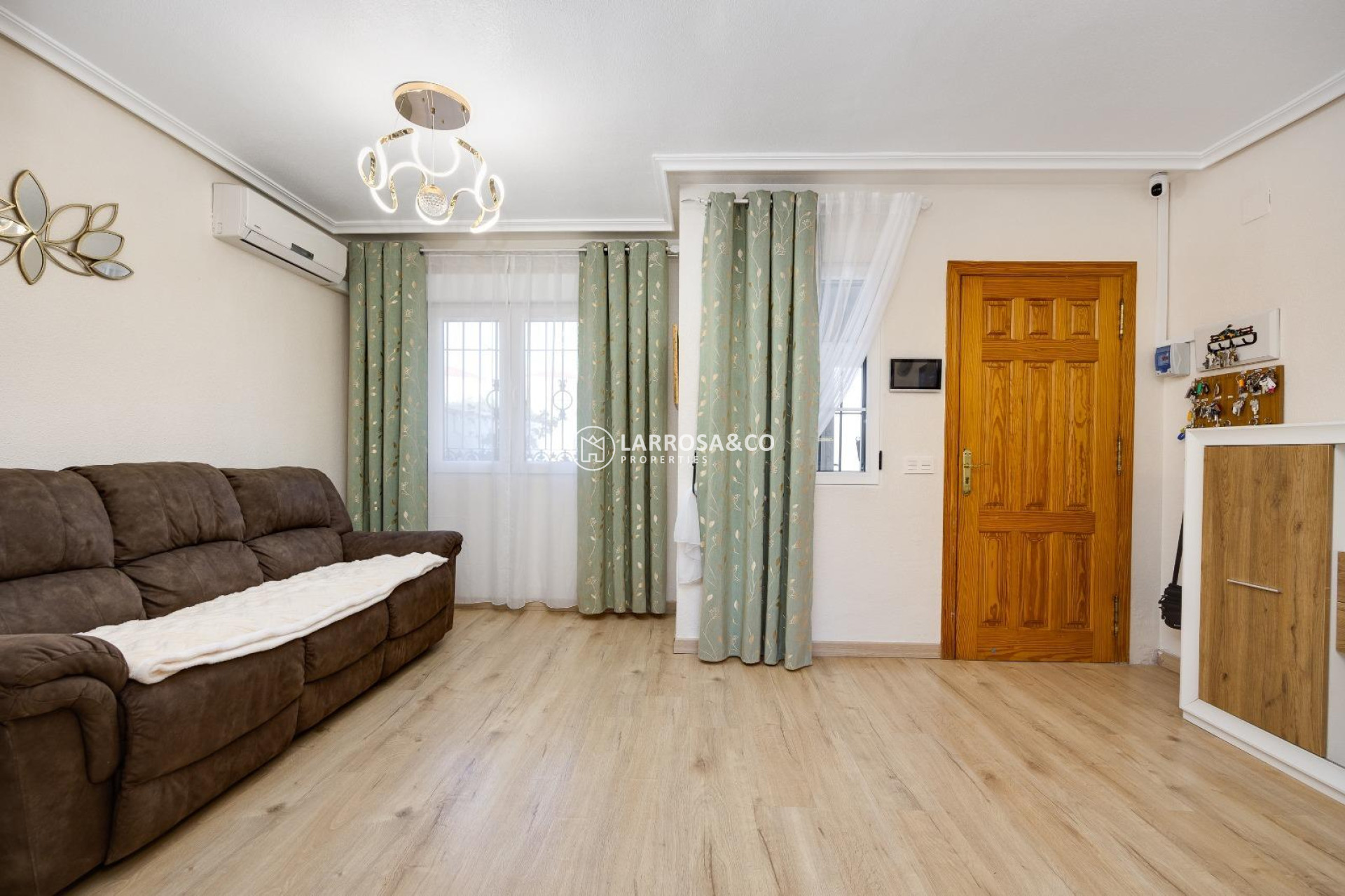 Resale - Semi-detached house - Torrevieja - Aguas Nuevas