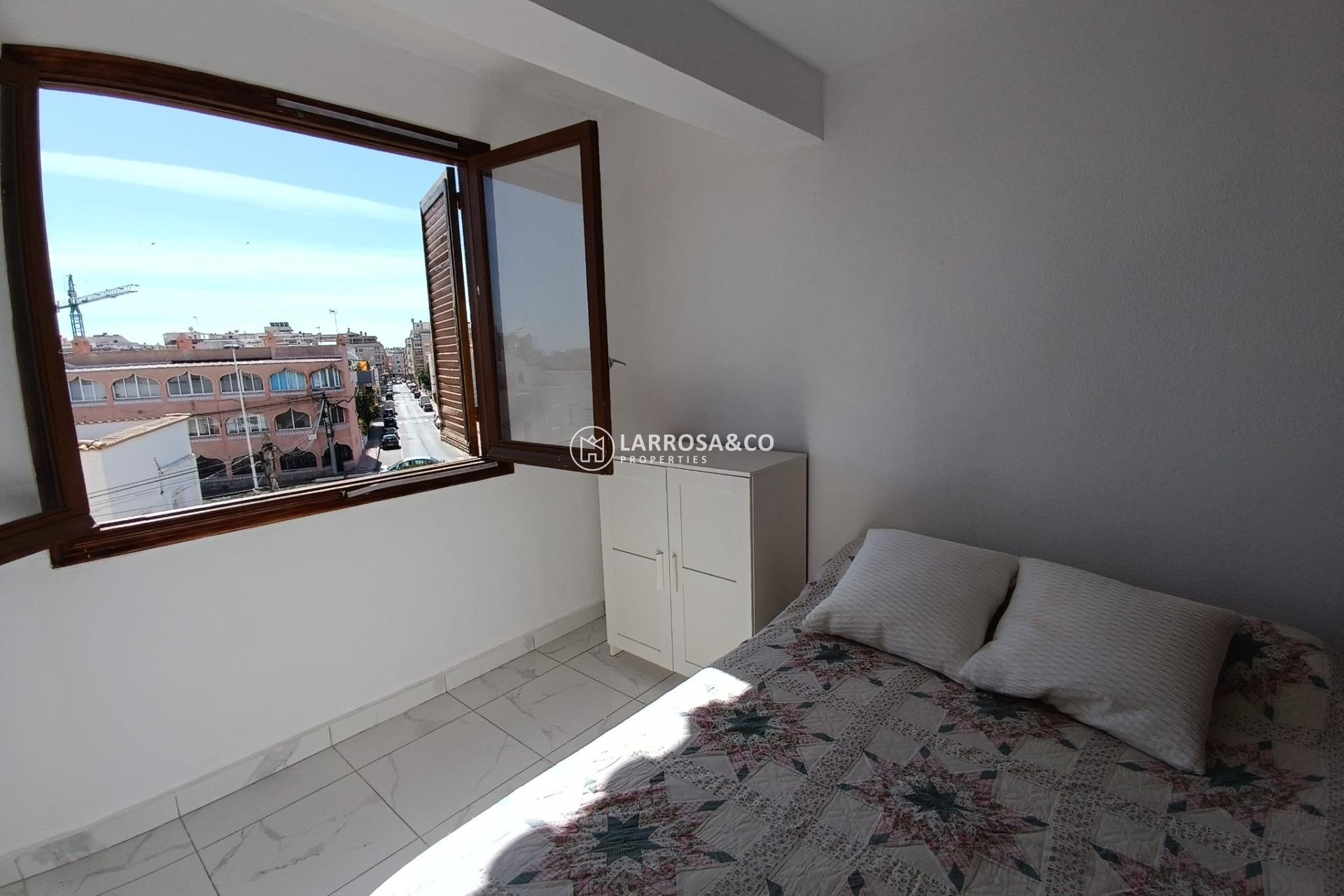 Resale - Semi-detached house - Torrevieja - Calas blanca