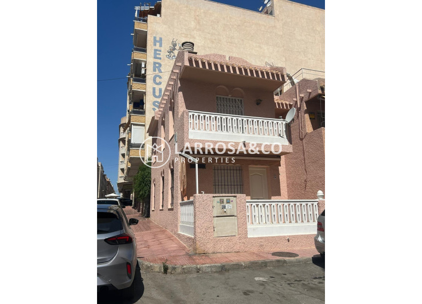 Resale - Semi-detached house - Torrevieja - Centro