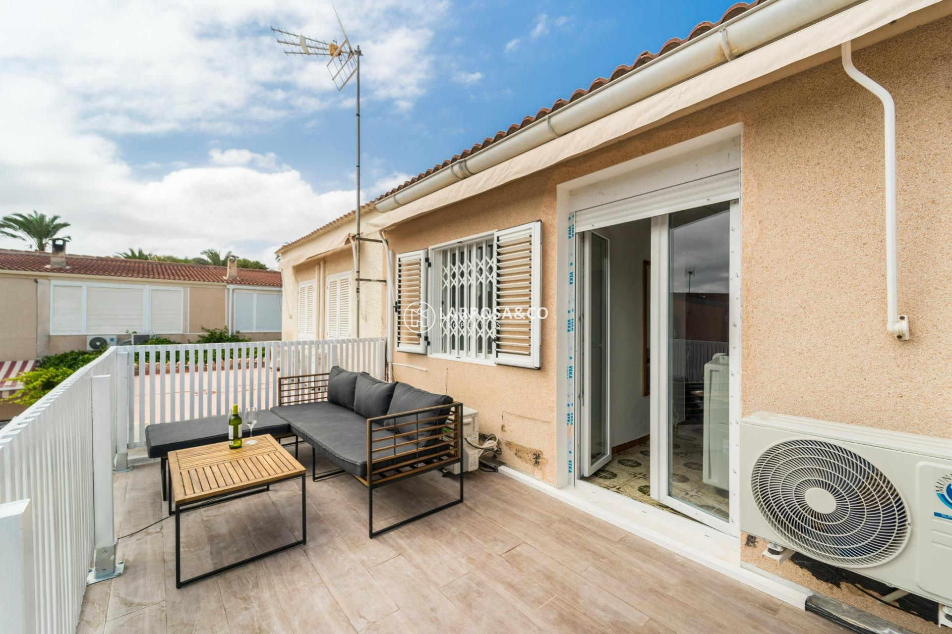 Resale - Semi-detached house - Torrevieja - Playa de los Naufragos