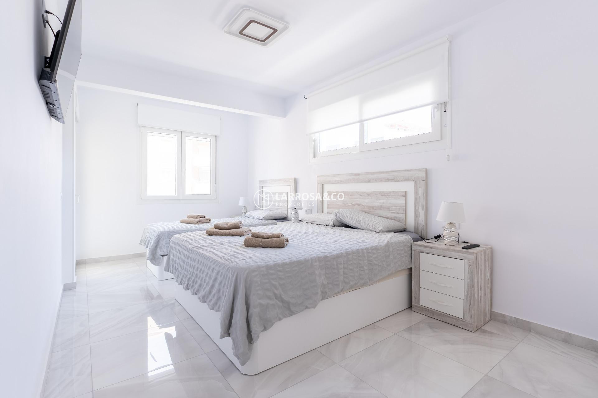 Resale - Semi-detached house - Torrevieja - Punta Prima