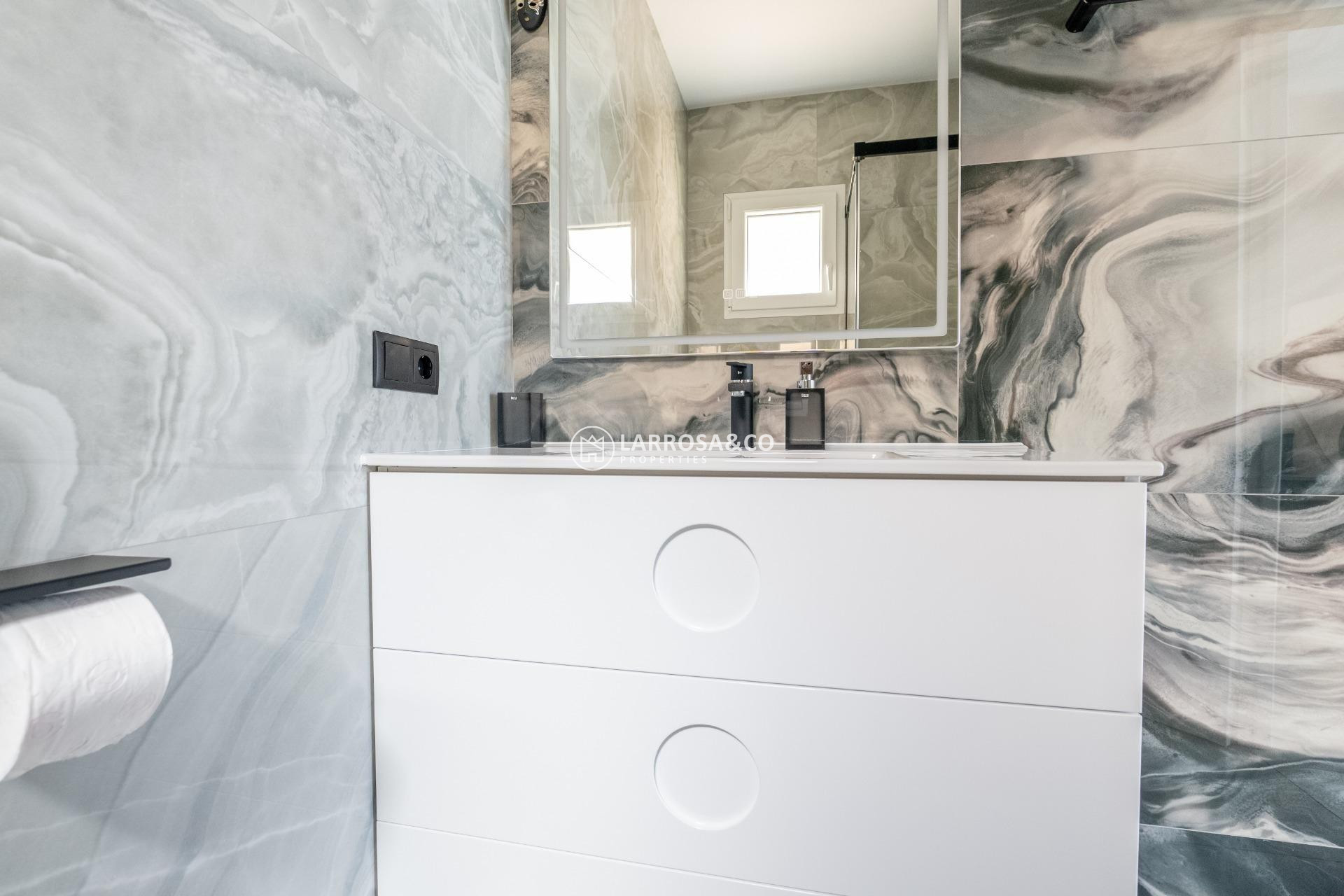 Resale - Semi-detached house - Torrevieja - Punta Prima