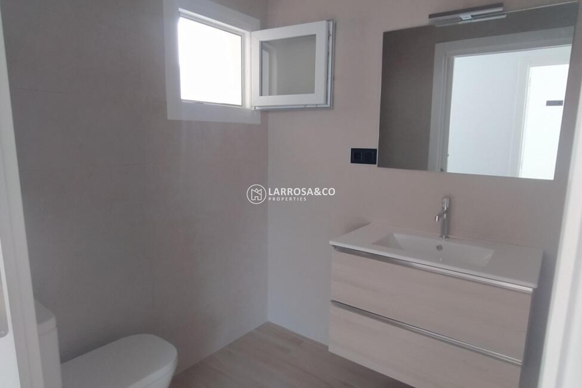 Resale - Villa Penthouse - Torrevieja - Aguas Nuevas