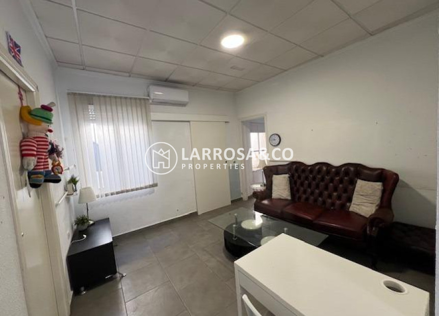 Reventa - Adosado - Dolores - CENTRO