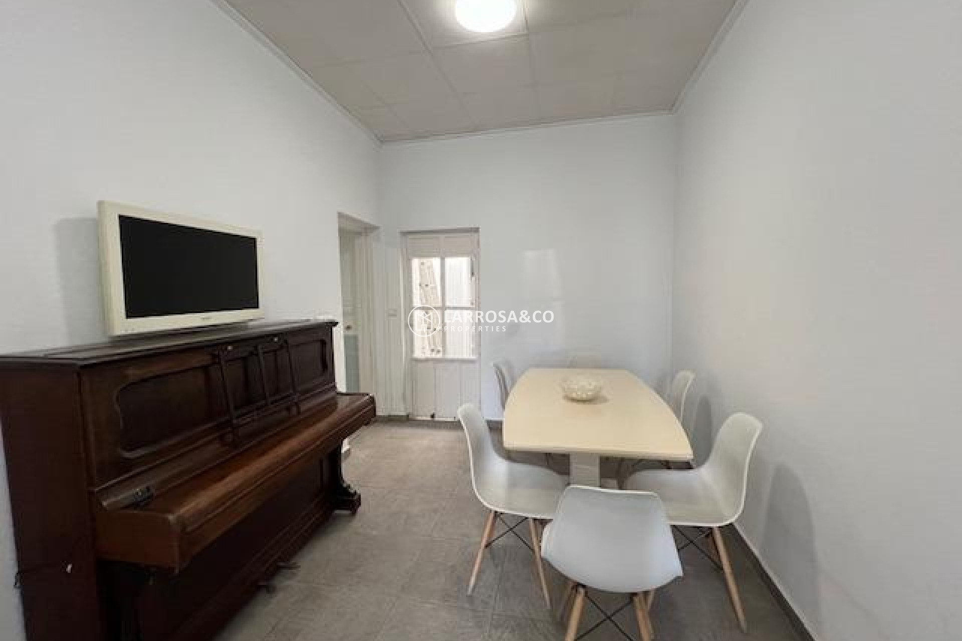 Reventa - Adosado - Dolores - CENTRO