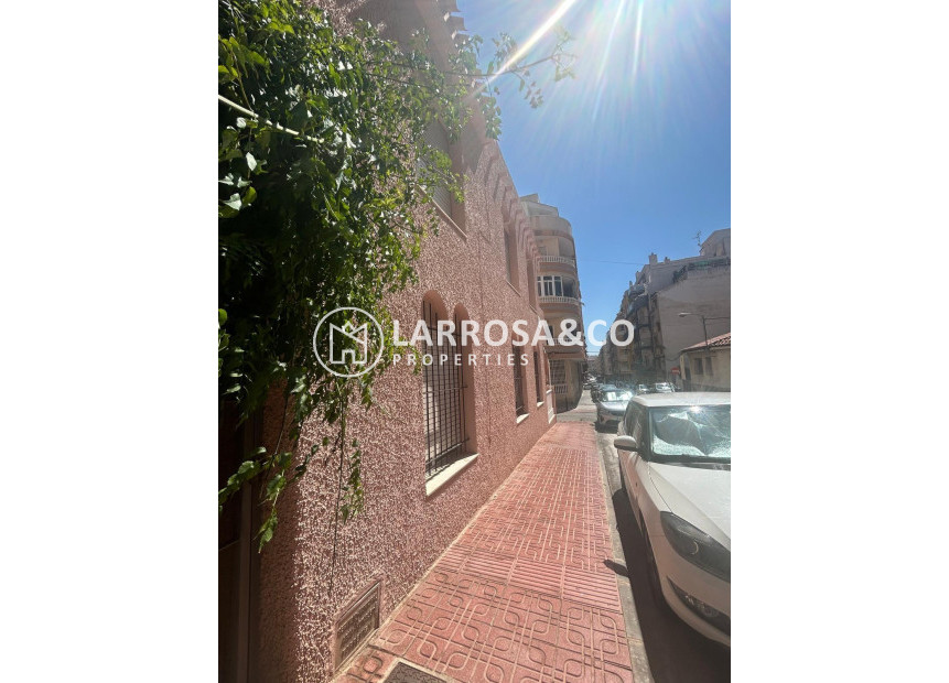 Reventa - Adosado - Torrevieja - Centro