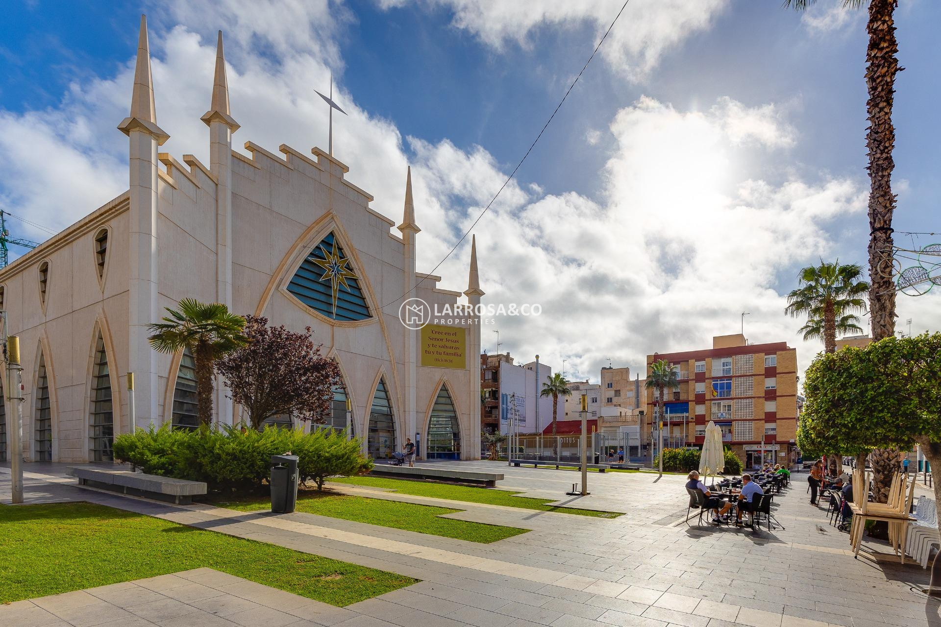 Reventa - Atico - Torrevieja - Paseo maritimo