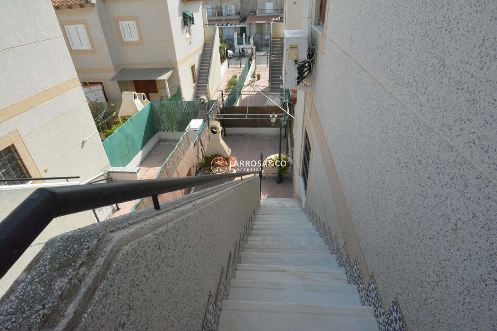 reventa-bungalow-guardamar-moncayo-escalera-rv2063