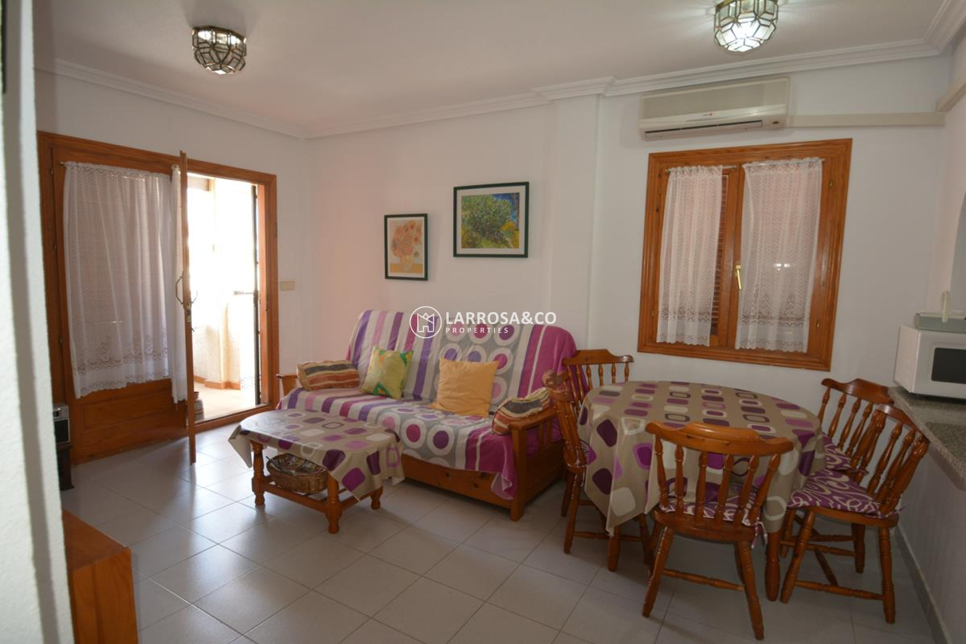 reventa-bungalow-guardamar-moncayo-salon-sofa-rv2063