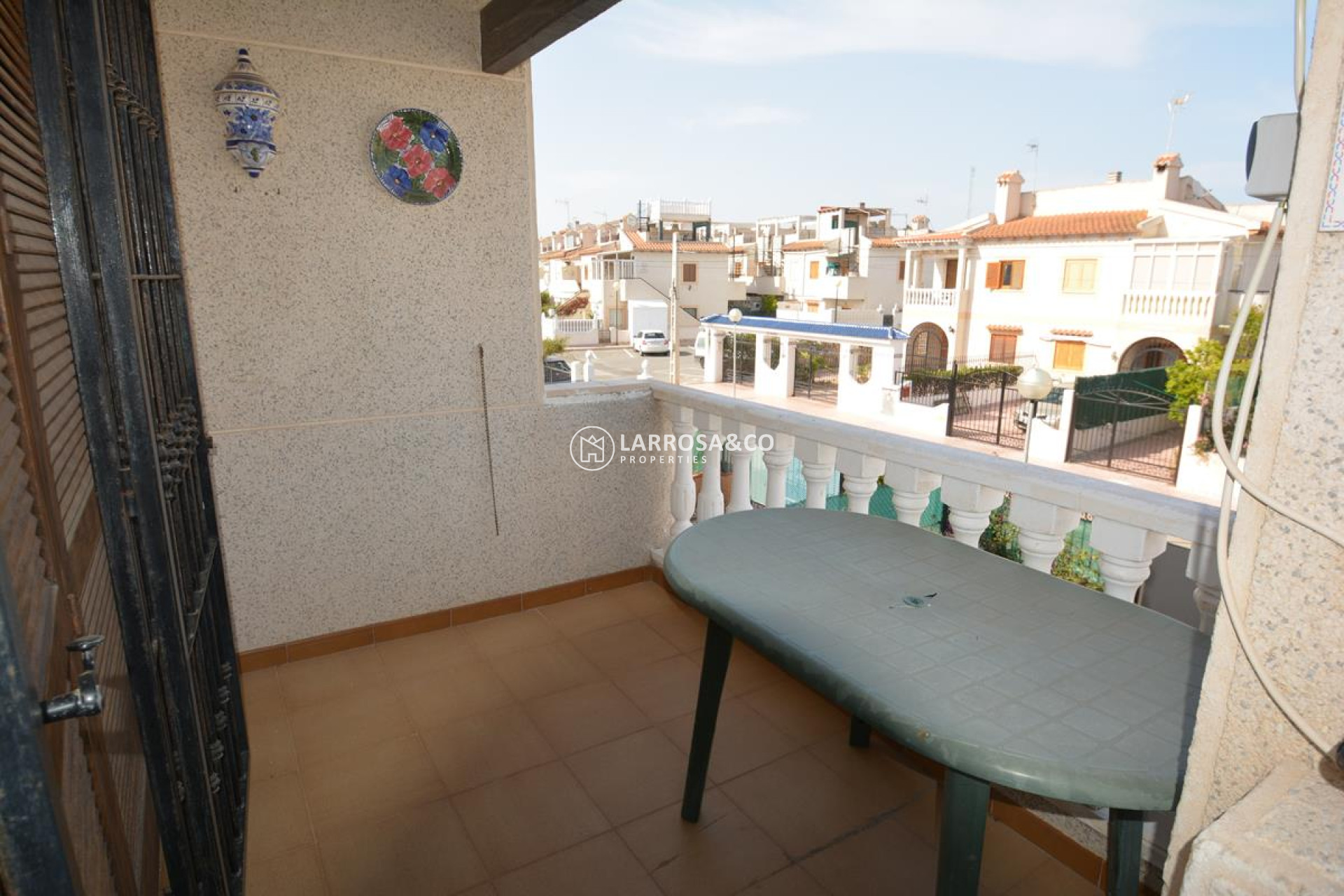 reventa-bungalow-guardamar-moncayo-terraza-entrada-rv2063