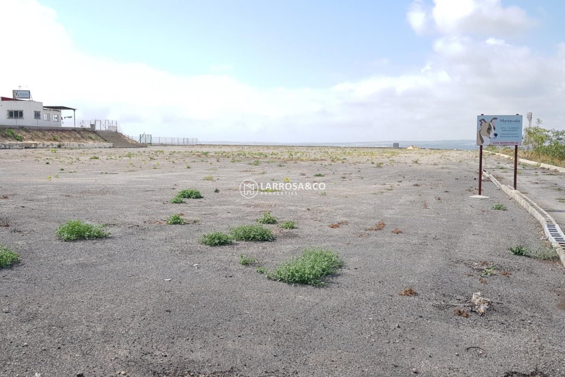 Reventa - Casa de campo - Los Montesinos - LOS MONTESINOS